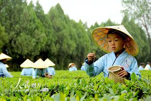 好久不见！前CBA球员薛玉洋现身 作为焦作体校女篮领队观战比赛